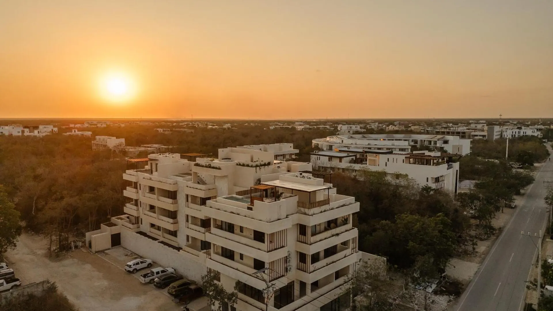 Deluxe 2-Story Penthouse Pool & Bbq Rooftop Tulum Apartment