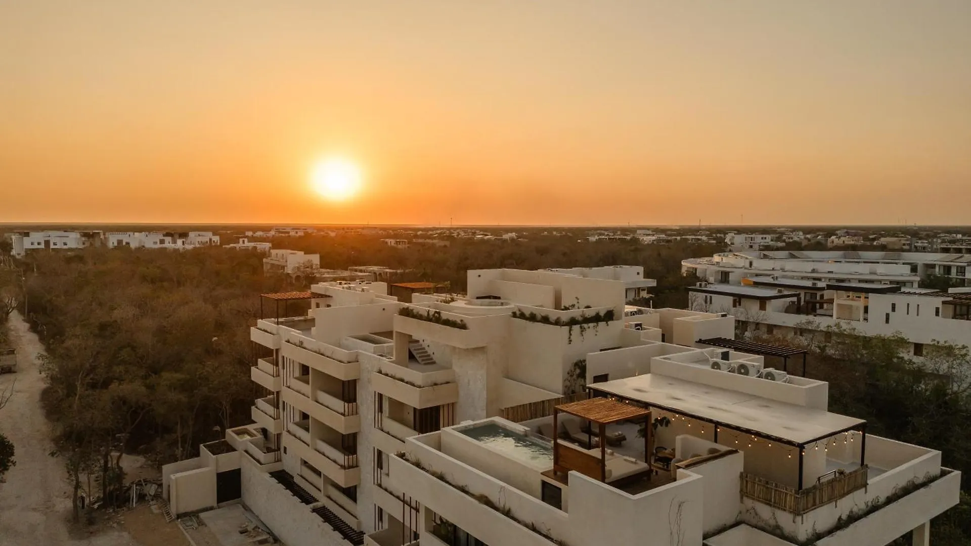 Deluxe 2-Story Penthouse Pool & Bbq Rooftop Tulum Apartment